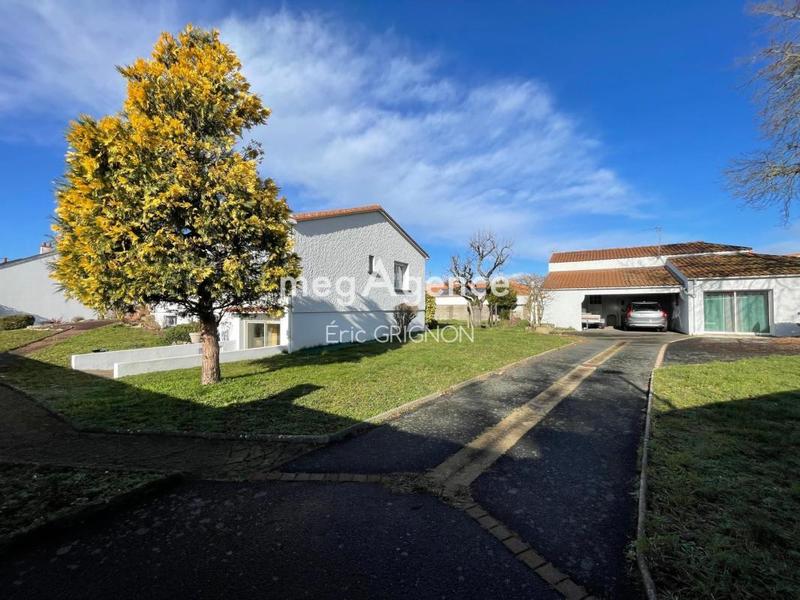 Maison - 230 m² - 5 pièces