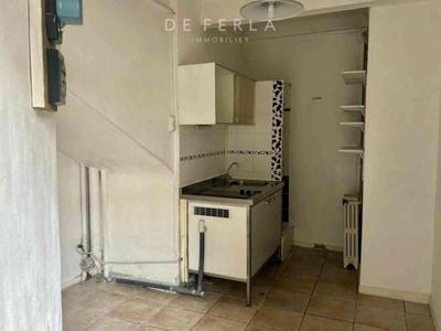 Studio - 8 m² - 1 pièce