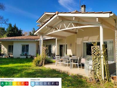 Maison - 240 m² - 8 pièces