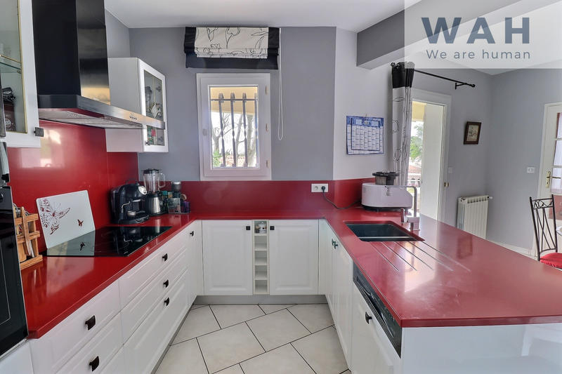 Maison - 205 m² - 7 pièces