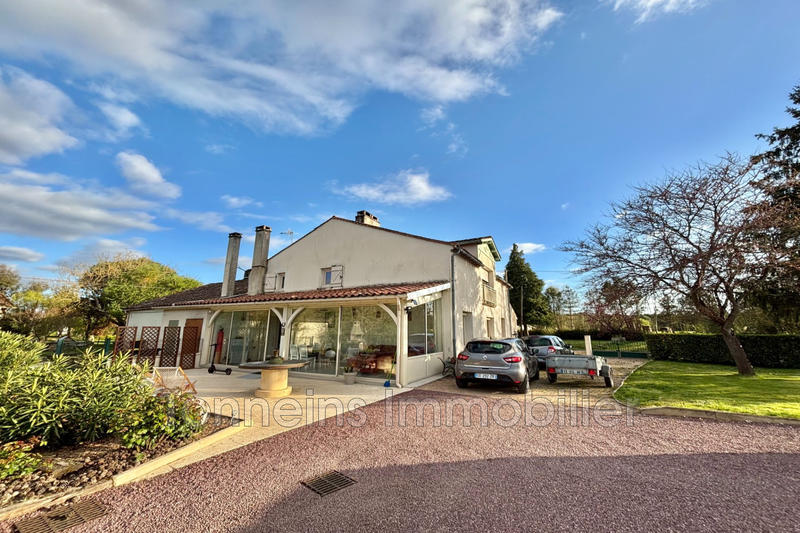 Maison - 240 m² - 8 pièces