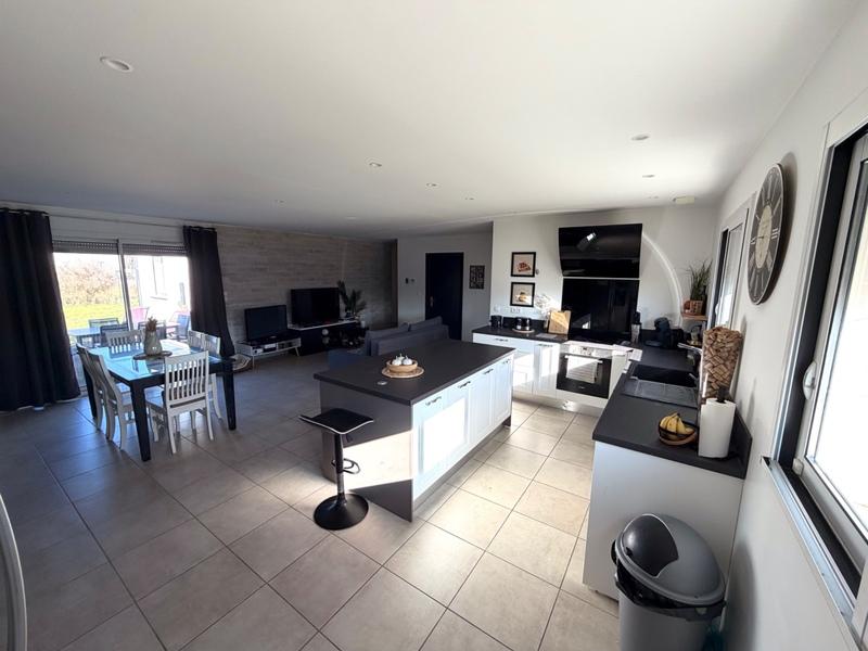 Maison - 121 m² - 6 pièces