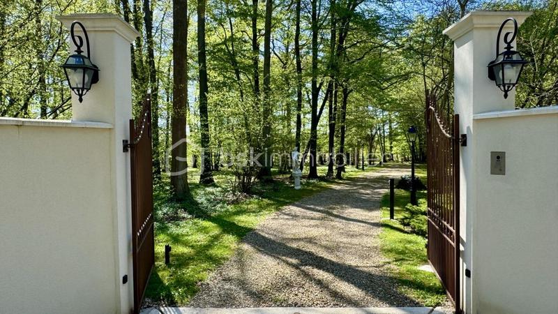 Maison - 671 m² - 20 pièces