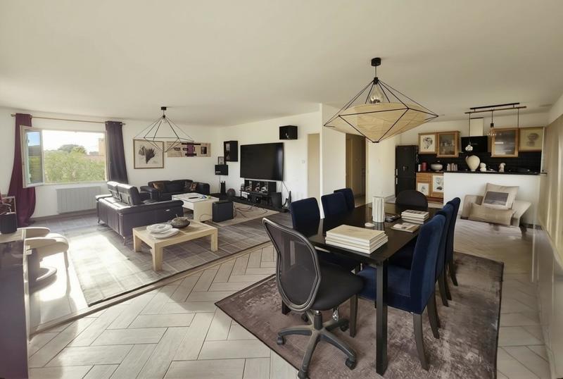 Maison - 239 m² - 8 pièces