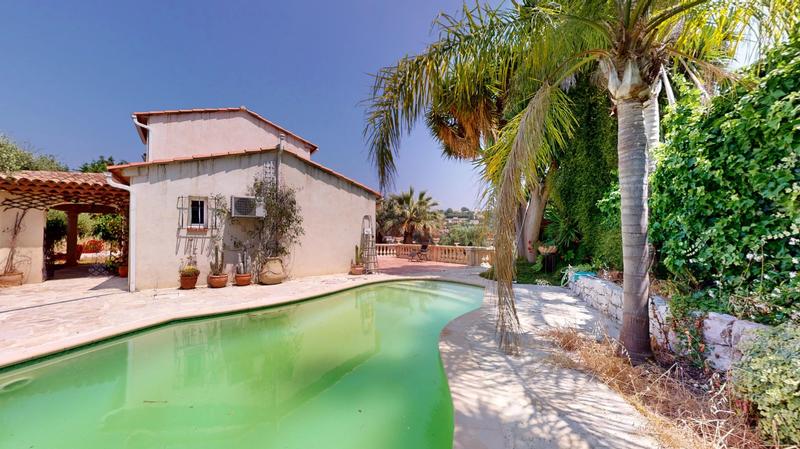 Maison - 150 m² - 5 pièces