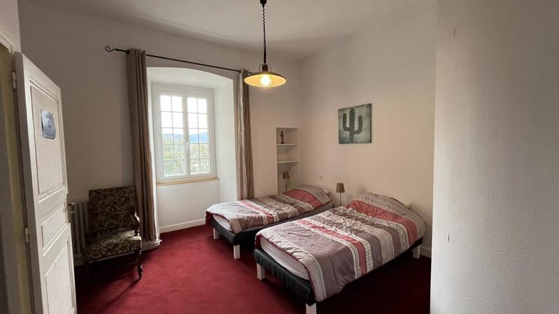 Maison - 300 m² - 8 pièces