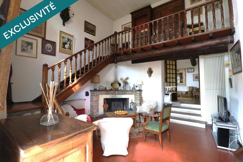 Maison - 220 m² - 10 pièces