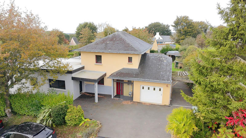 Maison - 230 m² - 7 pièces