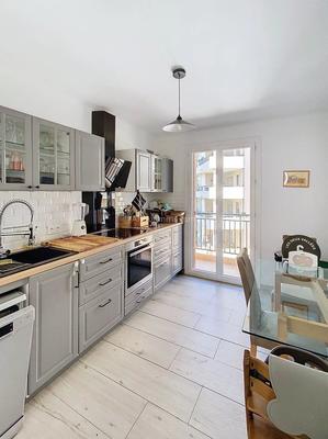 Appartement - 90 m² - 5 pièces