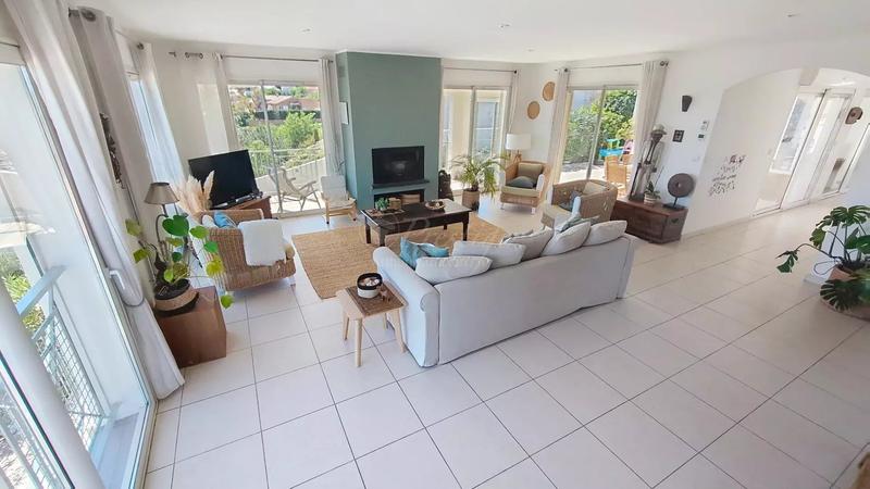 Maison - 206 m² - 8 pièces