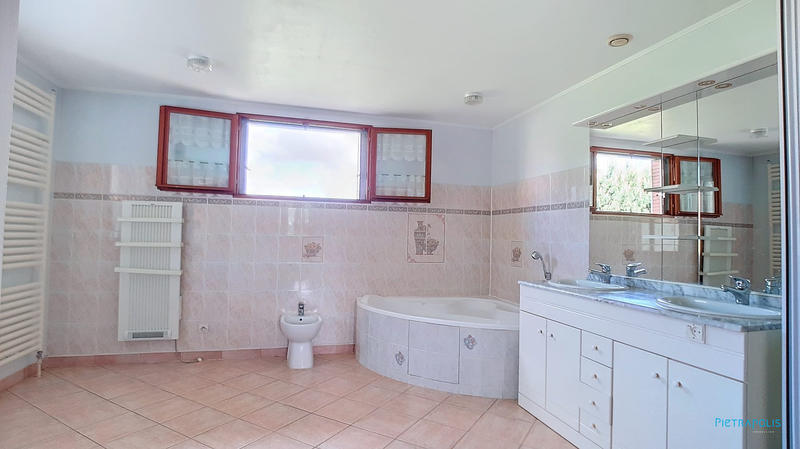 Maison ancienne - 166 m² - 6 pièces