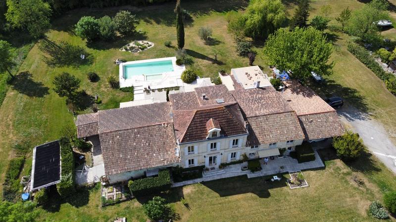 Maison - 400 m² - 10 pièces