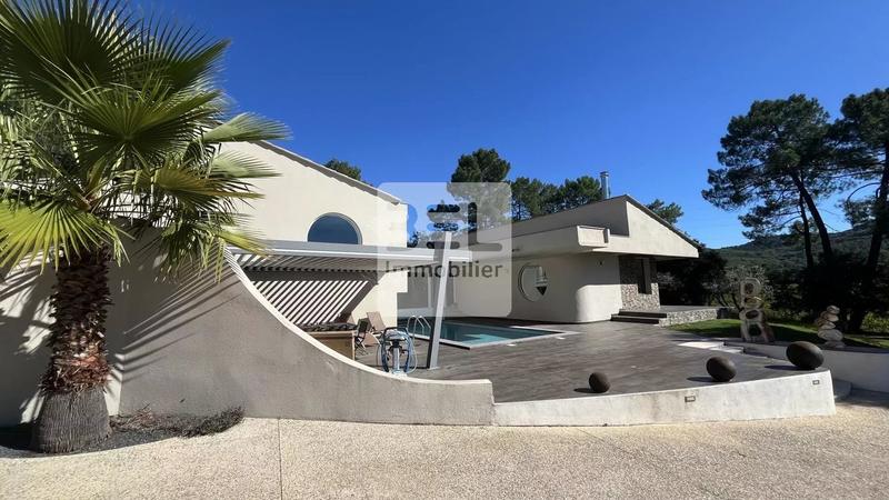 Villa - 258 m² - 8 pièces