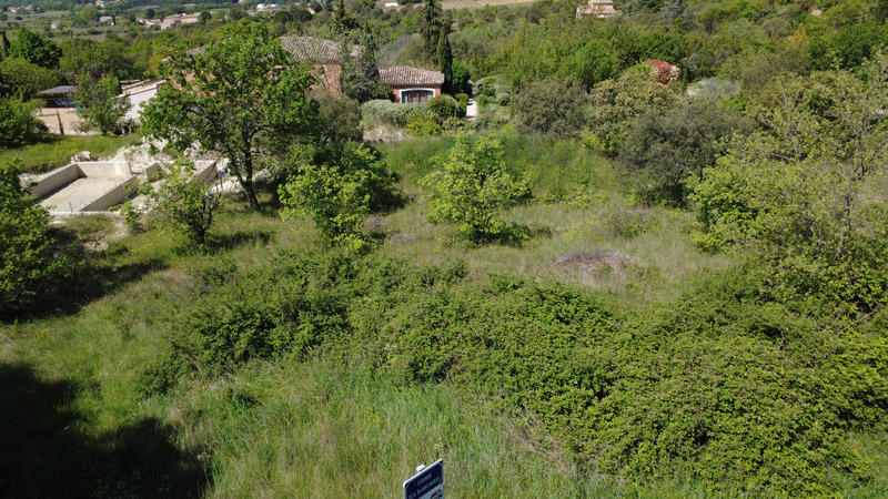 Terrain constructible - 2 500 m²