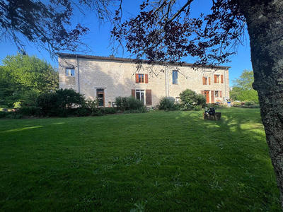 Maison - 350 m² - 4 pièces