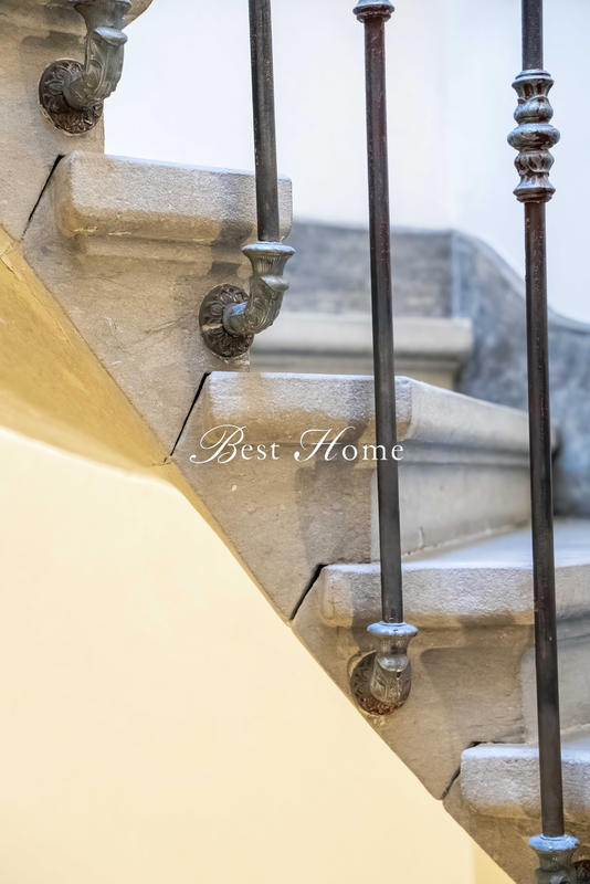 Maison - 245 m² - 8 pièces