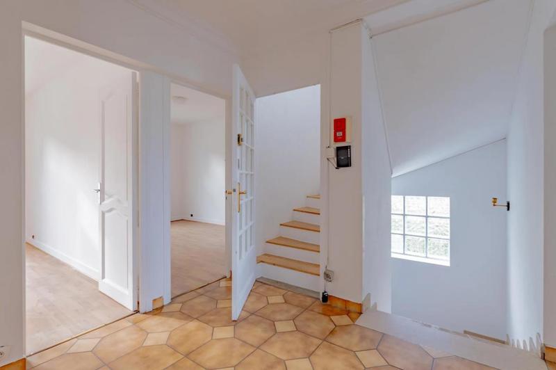 Maison - 280 m² - 10 pièces