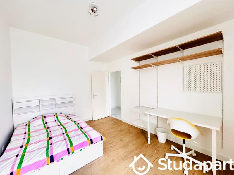 Chambre - 13 m² - 1 pièce