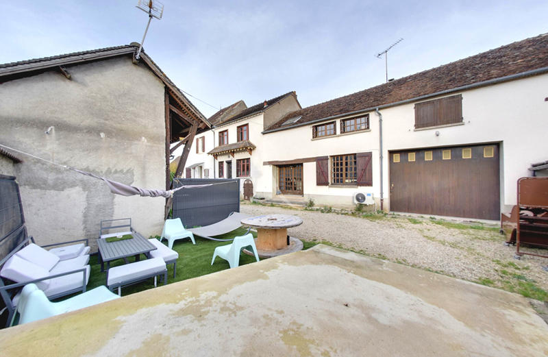 Maison - 180 m² - 7 pièces