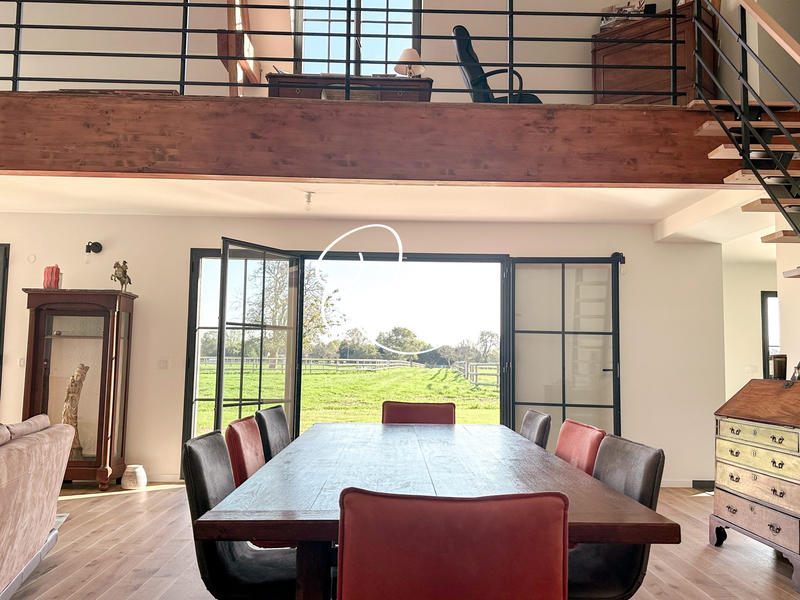 Maison - 290 m² - 8 pièces