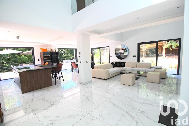 Maison - 185 m² - 7 pièces