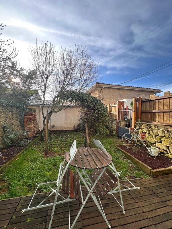 Maison en pierre - 254 m² - 7 pièces