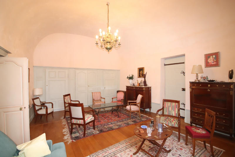 Maison - 300 m² - 8 pièces