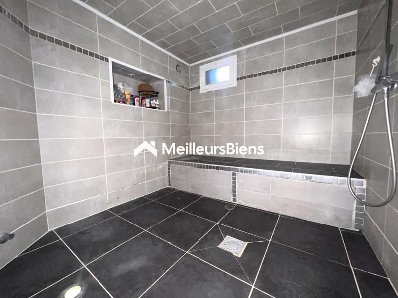 Maison - 171 m² - 8 pièces