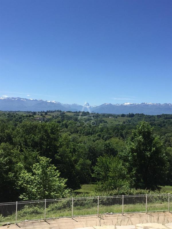 Maison - 240 m² - 10 pièces