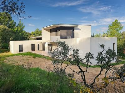 Maison - 225 m² - 7 pièces