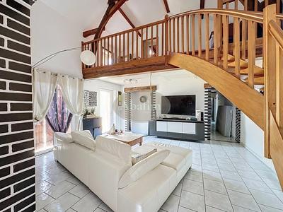 Maison - 260 m² - 9 pièces