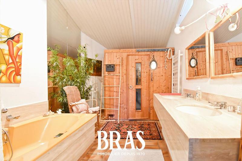 Maison - 372 m² - 7 pièces