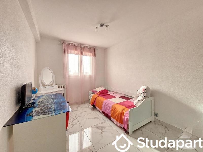 Chambre - 11 m² - 1 pièce