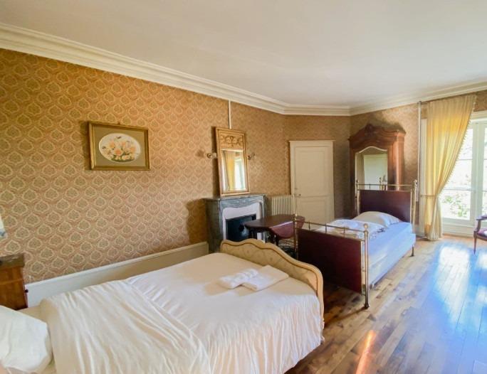 Manoir - 4 200 m² - 72 pièces