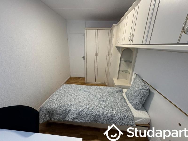 Chambre - 10 m² - 1 pièce