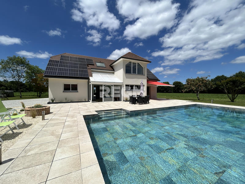 Maison - 205 m² - 7 pièces