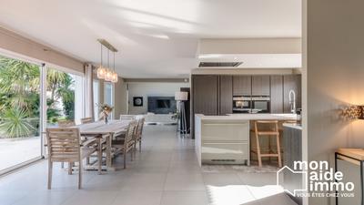 Maison contemporaine - 252 m² - 7 pièces