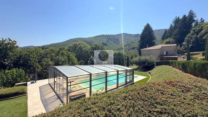 Maison - 218 m² - 7 pièces