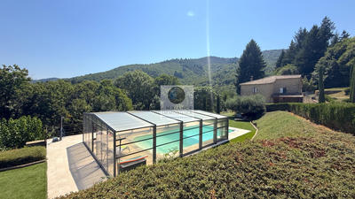 Maison - 218 m² - 7 pièces