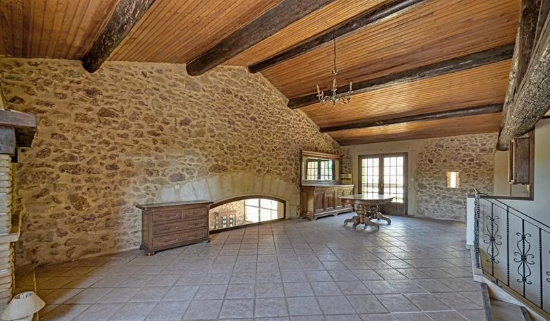 Maison - 247 m² - 9 pièces