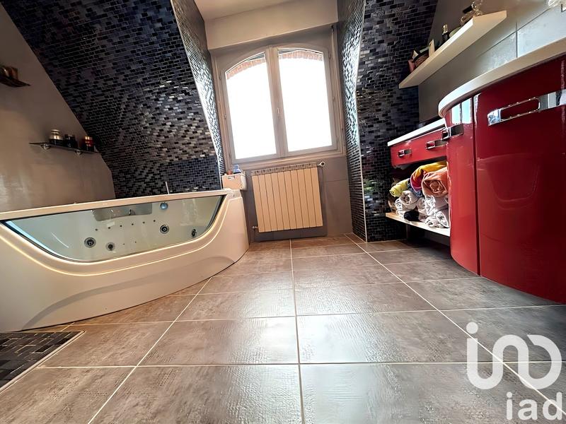 Maison - 199 m² - 9 pièces