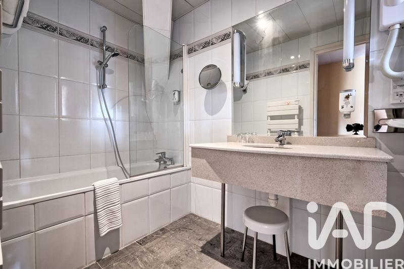 Château - 1 230 m² - 23 pièces