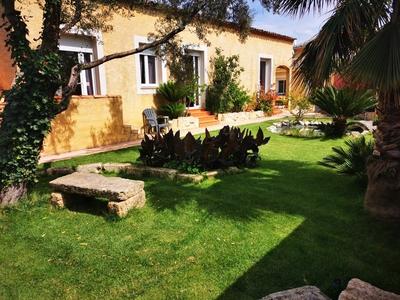 Mas - 280 m² - 14 pièces