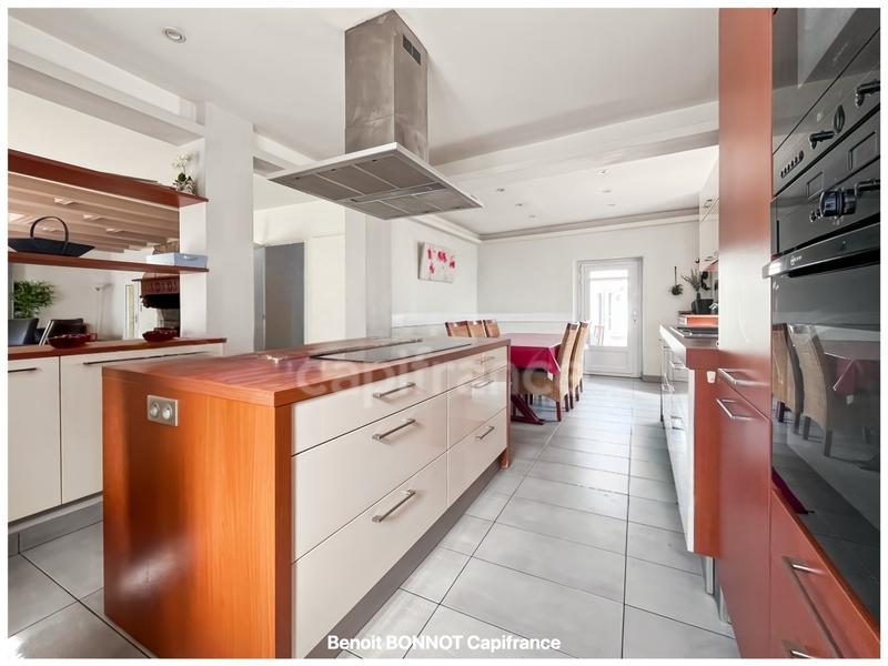 Maison en pierre - 250 m² - 8 pièces