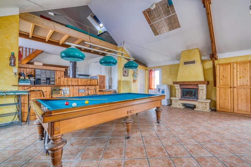 Maison - 261 m² - 10 pièces