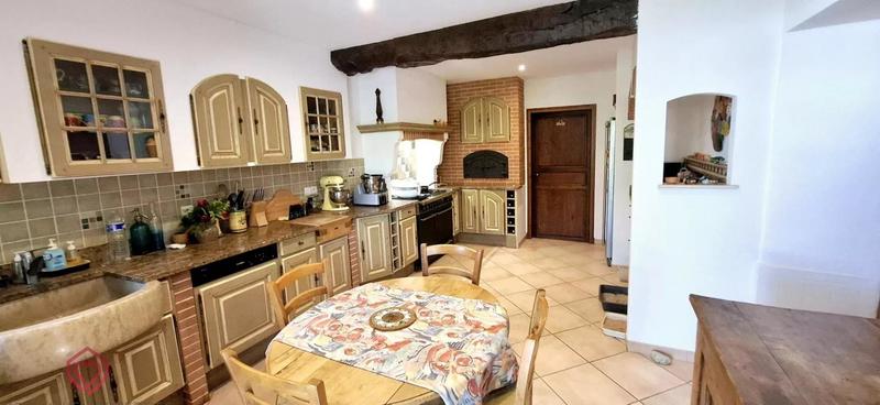 Propriété - 402 m² - 14 pièces