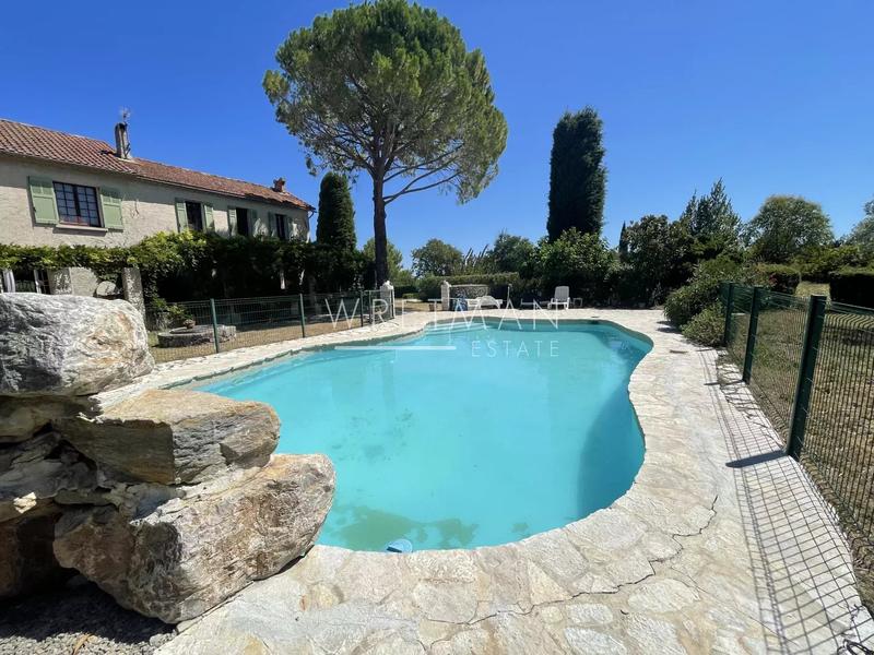 Villa - 238 m² - 8 pièces