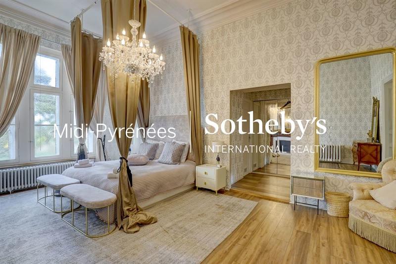 Château - 1 700 m² - 50 pièces