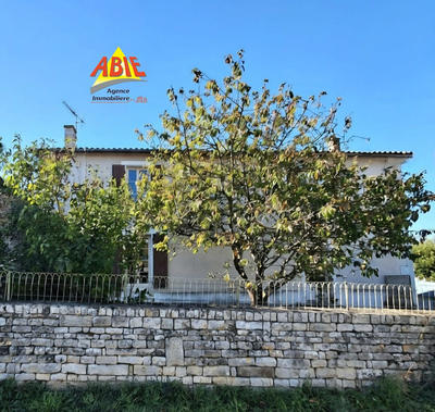 Maison - 280 m² - 9 pièces