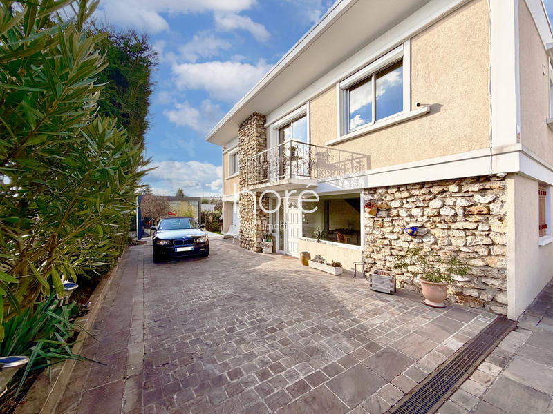 Maison traditionnelle - 175 m² - 6 pièces